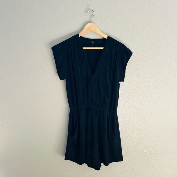 Aritzia | Babaton Silk Corbett Romper - Picture 2 of 3